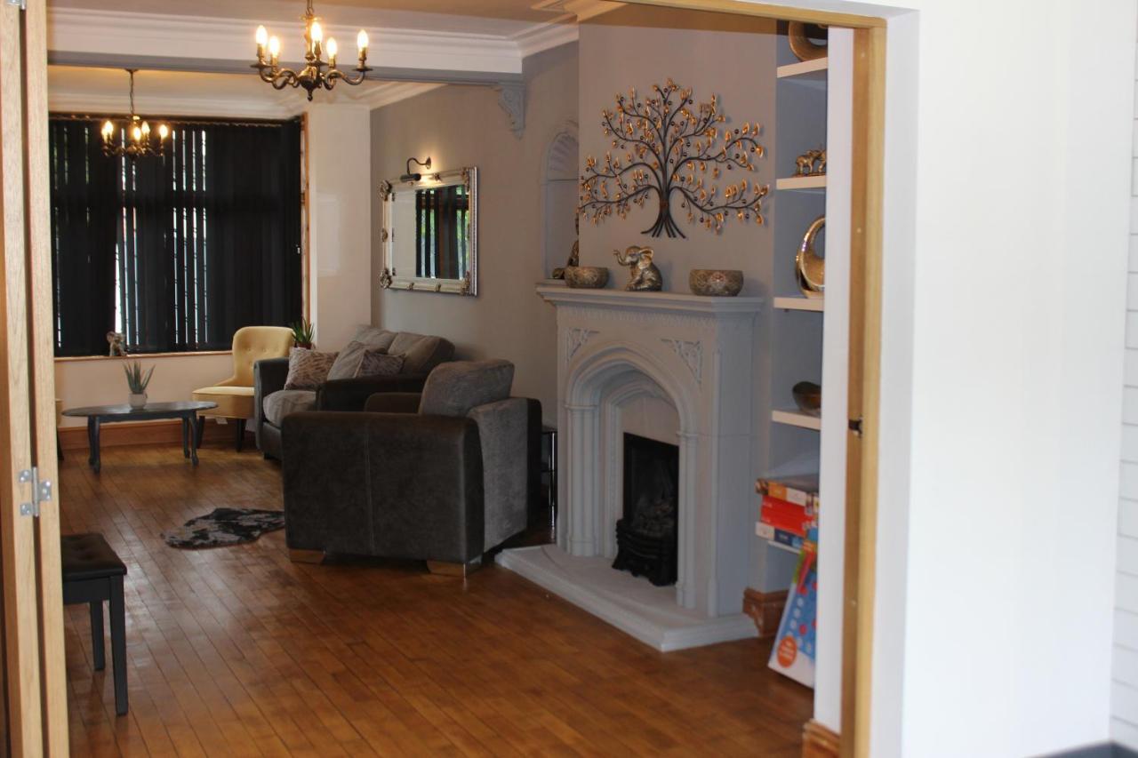 Modern Spacious House - Sleeps 16, Free Parking, Sun Terrace Нанітон Екстер'єр фото
