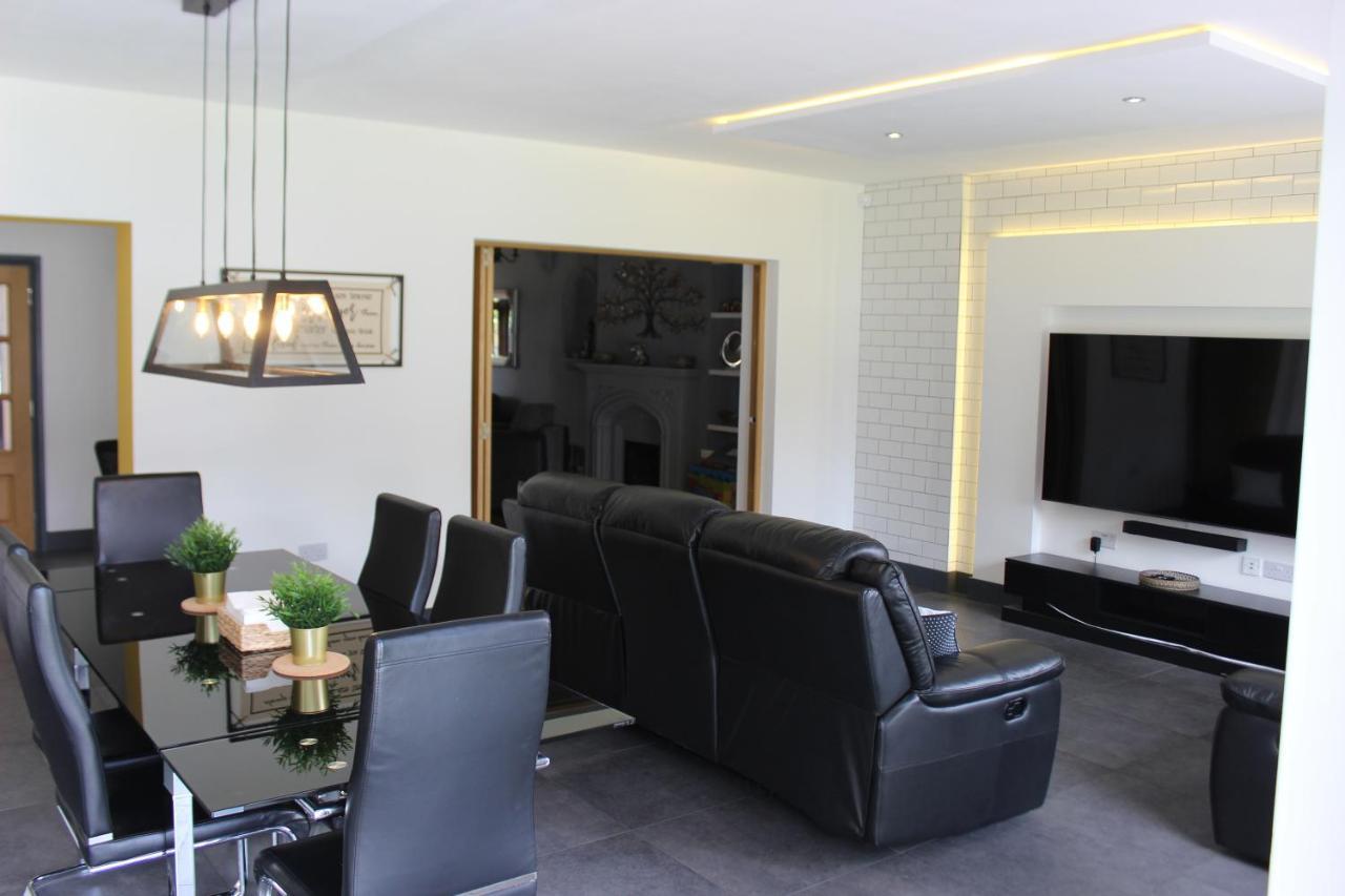 Modern Spacious House - Sleeps 16, Free Parking, Sun Terrace Нанітон Екстер'єр фото