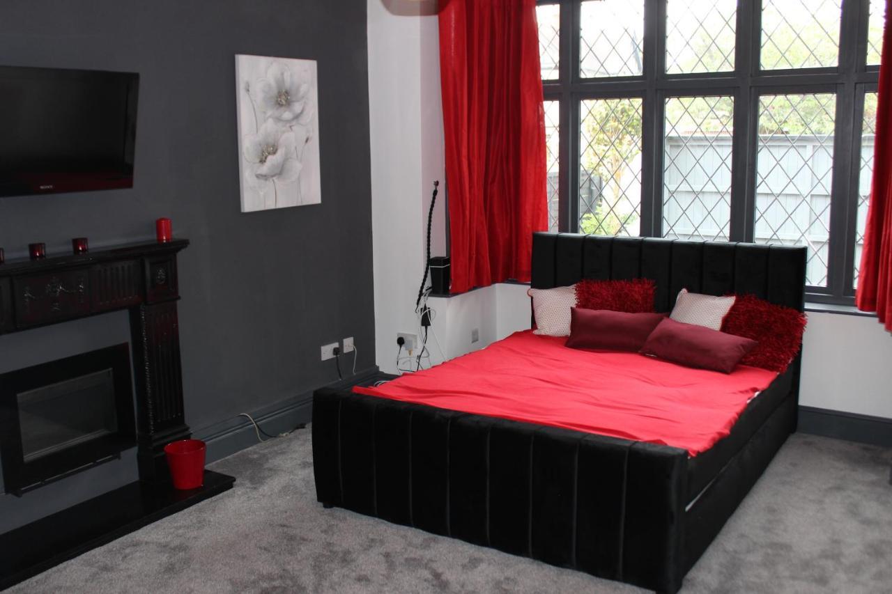 Modern Spacious House - Sleeps 16, Free Parking, Sun Terrace Нанітон Екстер'єр фото
