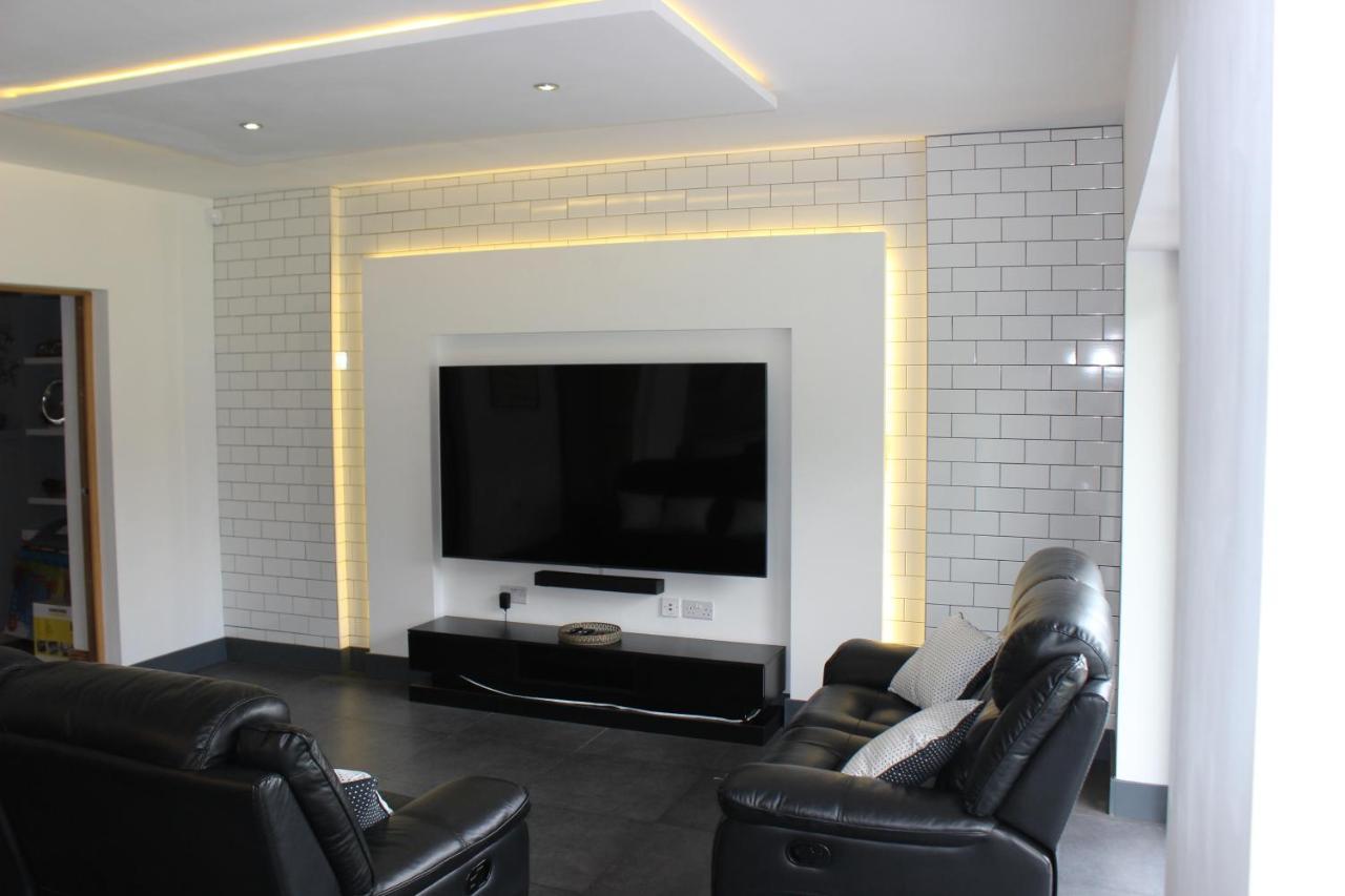 Modern Spacious House - Sleeps 16, Free Parking, Sun Terrace Нанітон Екстер'єр фото