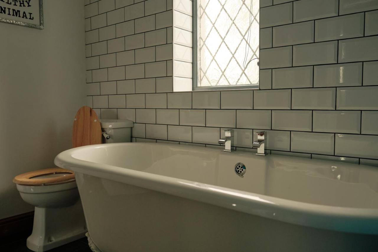 Modern Spacious House - Sleeps 16, Free Parking, Sun Terrace Нанітон Екстер'єр фото