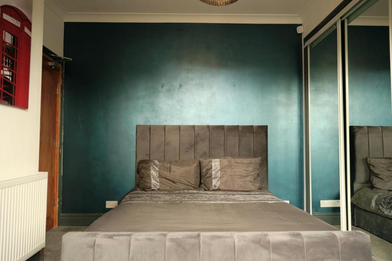 Modern Spacious House - Sleeps 16, Free Parking, Sun Terrace Нанітон Екстер'єр фото