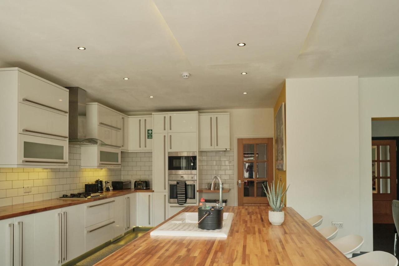 Modern Spacious House - Sleeps 16, Free Parking, Sun Terrace Нанітон Екстер'єр фото