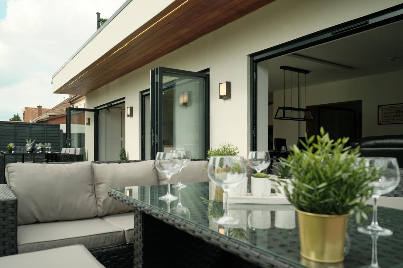 Modern Spacious House - Sleeps 16, Free Parking, Sun Terrace Нанітон Екстер'єр фото