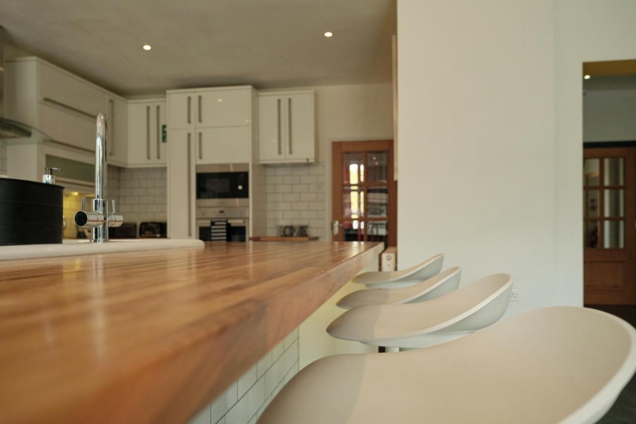 Modern Spacious House - Sleeps 16, Free Parking, Sun Terrace Нанітон Екстер'єр фото