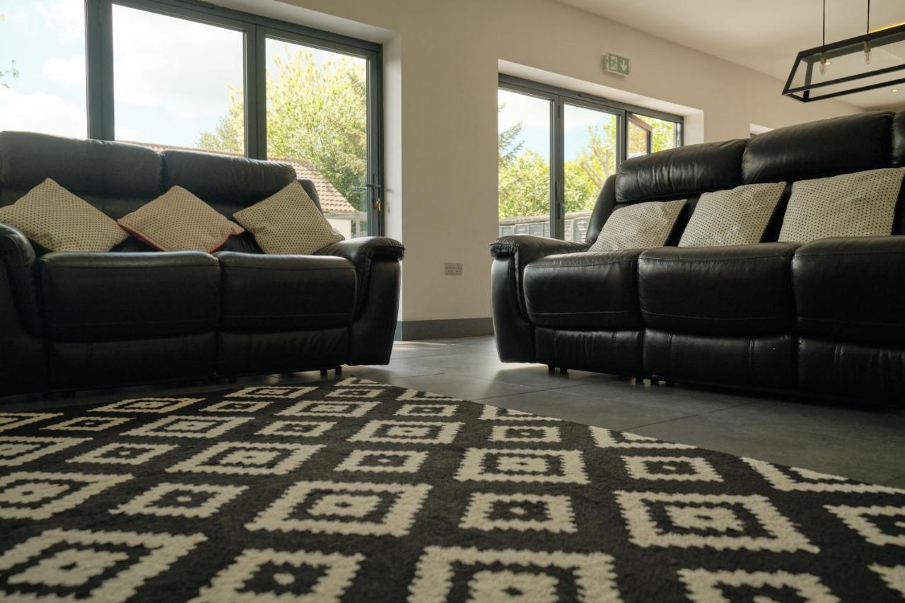 Modern Spacious House - Sleeps 16, Free Parking, Sun Terrace Нанітон Екстер'єр фото
