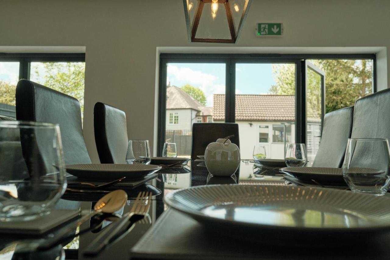 Modern Spacious House - Sleeps 16, Free Parking, Sun Terrace Нанітон Екстер'єр фото