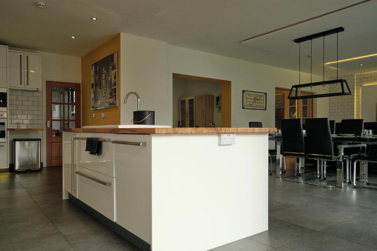 Modern Spacious House - Sleeps 16, Free Parking, Sun Terrace Нанітон Екстер'єр фото