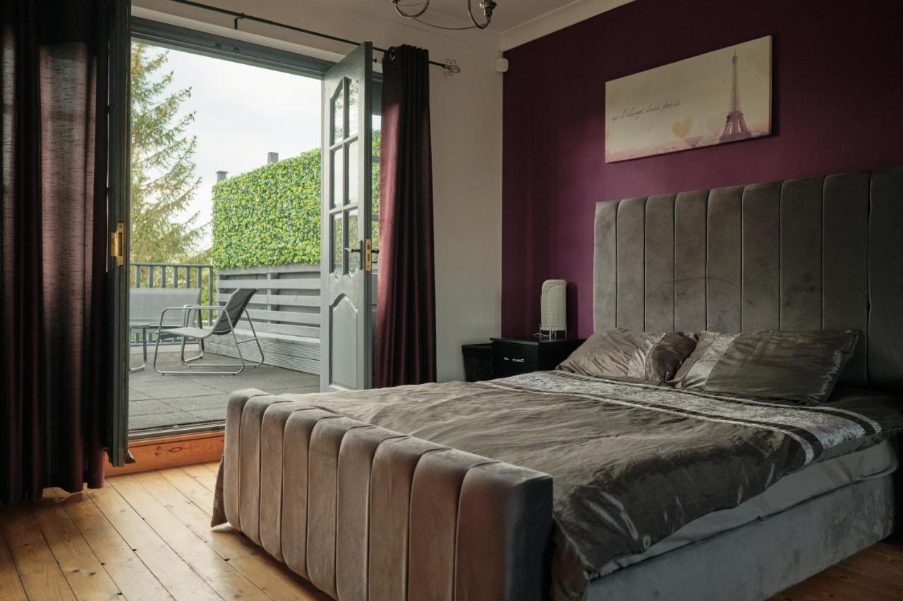 Modern Spacious House - Sleeps 16, Free Parking, Sun Terrace Нанітон Екстер'єр фото