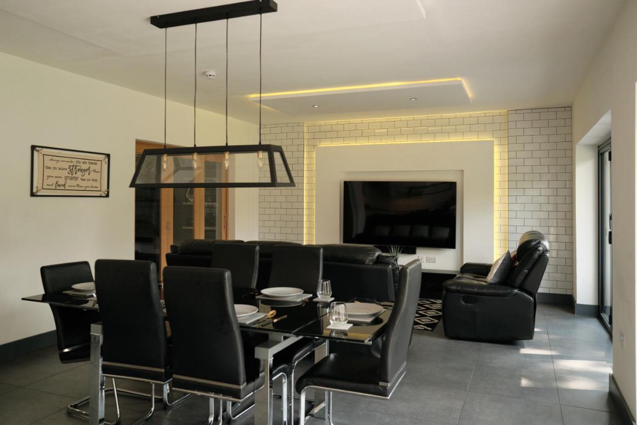 Modern Spacious House - Sleeps 16, Free Parking, Sun Terrace Нанітон Екстер'єр фото