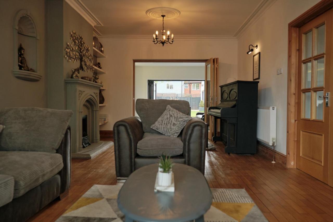 Modern Spacious House - Sleeps 16, Free Parking, Sun Terrace Нанітон Екстер'єр фото