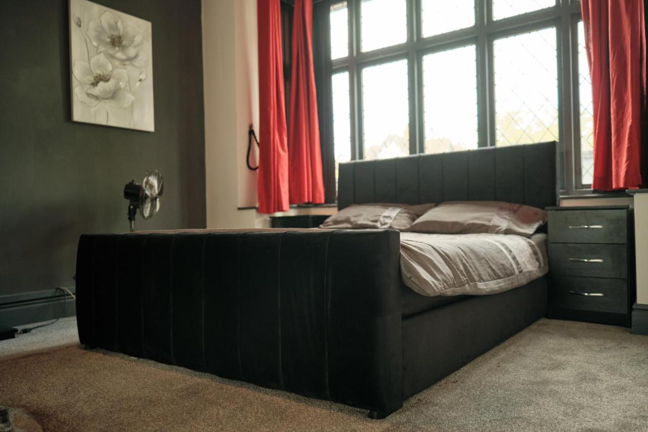 Modern Spacious House - Sleeps 16, Free Parking, Sun Terrace Нанітон Екстер'єр фото