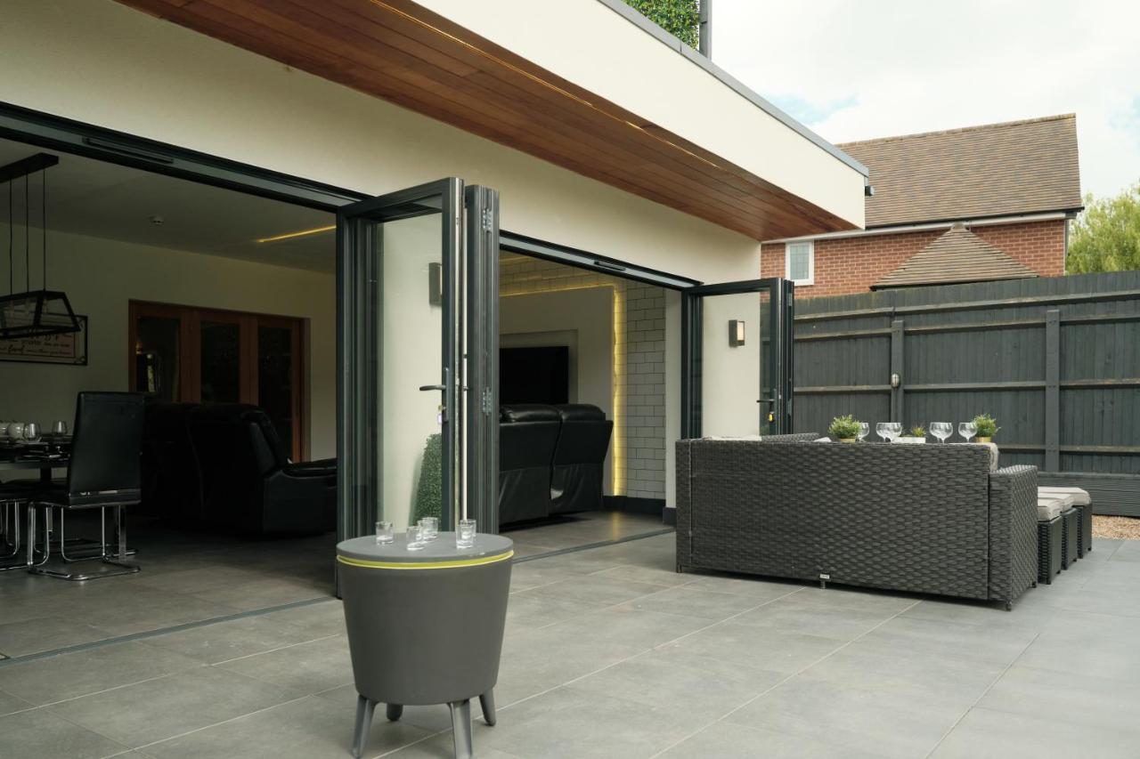 Modern Spacious House - Sleeps 16, Free Parking, Sun Terrace Нанітон Екстер'єр фото
