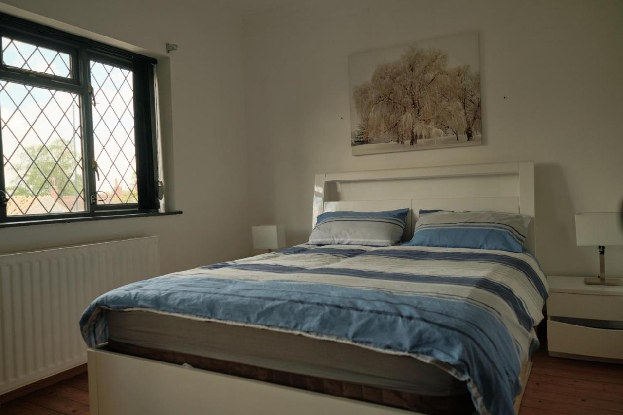 Modern Spacious House - Sleeps 16, Free Parking, Sun Terrace Нанітон Екстер'єр фото